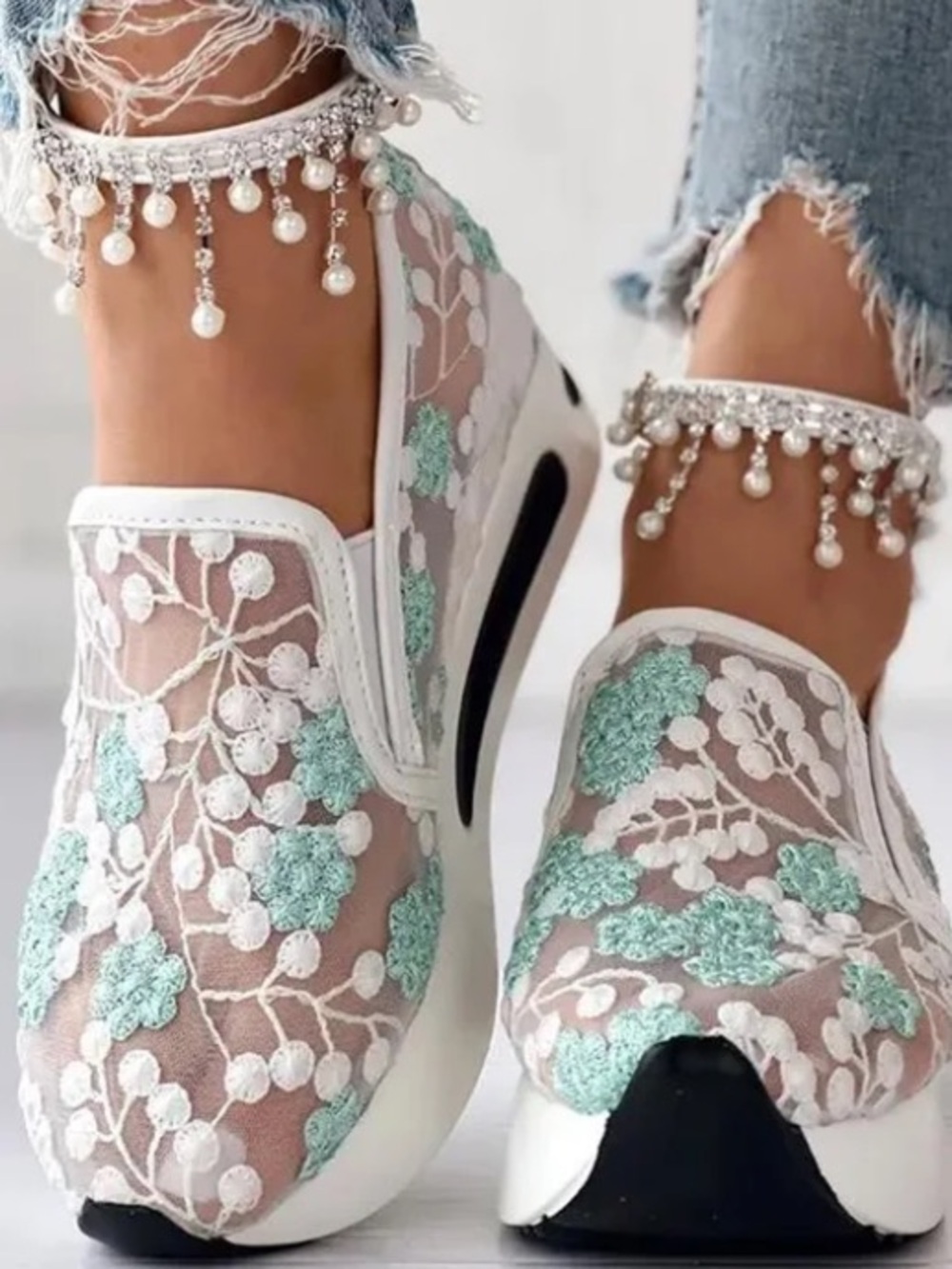 Floral mesh Lace Slip-On Sneakers NWOT 6.5